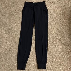 Lululemon size 2 black joggers 28”inseam